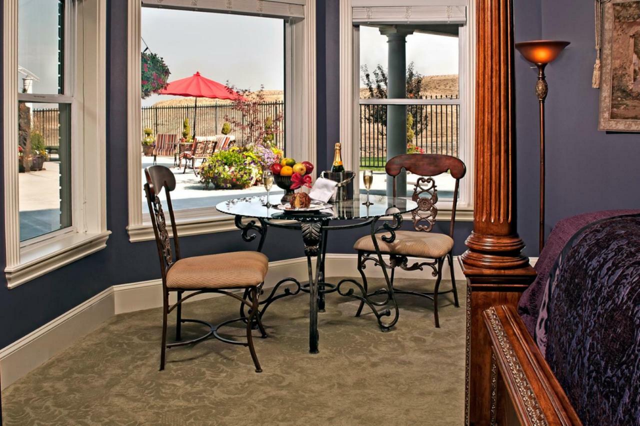 Cameo Heights Mansion And The Vine Fine Dining Restaurant Bed and Breakfast Touchet Εξωτερικό φωτογραφία